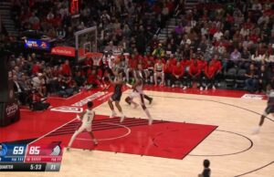 Jerami Grant se levanta para bloquear el disparo.