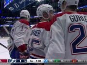 Jake Evans con un gol contra Tampa Bay Lightning