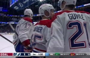 Jake Evans con un gol contra Tampa Bay Lightning