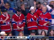 Christian Dvorak con un gol contra Tampa Bay Lightning