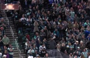 Jared McCann con un gol contra el Utah Hockey Club