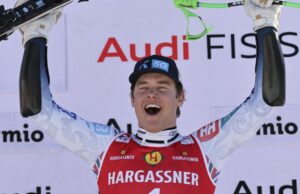 Moeller obtiene su primera victoria en la Copa del Mundo mientras otro esquiador lesionado es sacado en avión de la pista de los Juegos Olímpicos de 2026