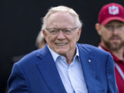 Los vaqueros deben tomar una decisión como entrenador. Jerry Jones lleva semanas pensando en su próximo paso