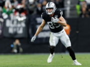 Brock Bowers supera a Mike Ditka para la mayor cantidad de yardas de un ala cerrada novato