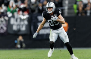 Brock Bowers supera a Mike Ditka para la mayor cantidad de yardas de un ala cerrada novato