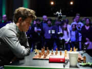 Carlsen se reincorpora al Campeonato Mundial de Ajedrez Blitz tras una disputa por los vaqueros