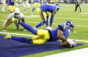 Rams al borde del título de la NFC Oeste tras espectacular INT de Ahkello Witherspoon