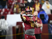 Los comandantes aseguran un lugar en los playoffs con un pase de touchdown sobre los Falcons en tiempo extra