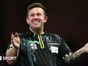 Resultados del Campeonato Mundial de Dardos PDC 2025: Callan Rydz sorprende a Dimitri van den Bergh para progresar