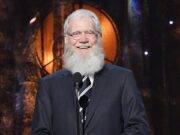 David Letterman dice que el mundo del espectáculo lo convirtió en una “peor persona” y encontró a la humanidad viviendo una vida tranquila en Indiana