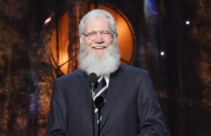 David Letterman dice que el mundo del espectáculo lo convirtió en una “peor persona” y encontró a la humanidad viviendo una vida tranquila en Indiana