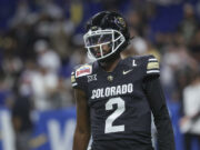 Shedeur Sanders aparentemente se presenta como la primera selección del Draft de la NFL con zapatos de los New York Giants