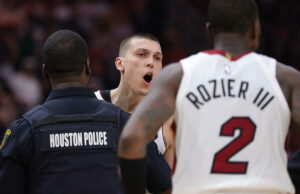 Amen Thompson lanza a Tyler Herro a la cancha, provocando pelea en la victoria del Heat sobre los Rockets