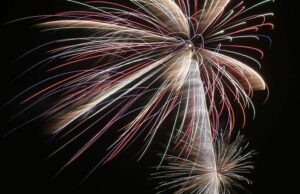 New Bedford celebra la víspera de Año Nuevo con entretenimiento en vivo y comida