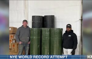 Un récord mundial de fuegos artificiales intenta iluminar los cielos de Dakota del Norte en la víspera de Año Nuevo