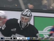 Kasperi Kapanen con un gol contra Los Angeles Kings