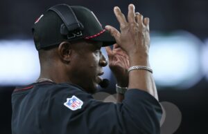 Raheem Morris explica que no utilizó el tiempo muerto al final del reglamento