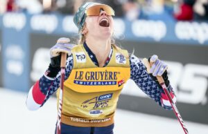 Jessie Diggins logra su primera victoria en un clásico de la Copa del Mundo de esquí de fondo en un gran avance