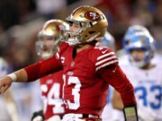 Brock Purdy tiene lesión en el codo derecho y se someterá a una resonancia magnética