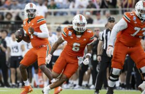 El mariscal de campo de Miami, Cam Ward, establece un récord en la primera mitad y luego opta por no participar en la segunda mitad del juego de bolos