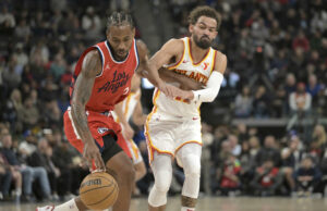 Kawhi Leonard anota 12 en su debut de temporada mientras los Clippers abruman a los Hawks