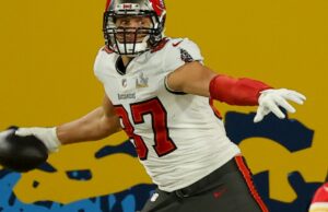 Rob Gronkowski da consejos a Patrick Mahomes por aumentar un fútbol