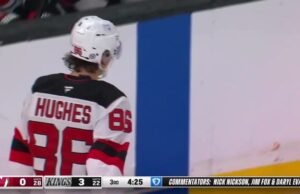 Adrian Kempe con un gol contra los New Jersey Devils