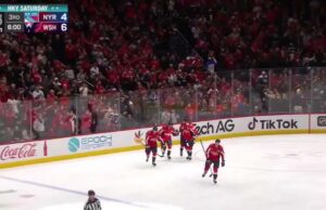 Aliaksei Protas con un gol contra New York Rangers