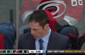 Joel Eriksson Ek con un gol contra Carolina Hurricanes