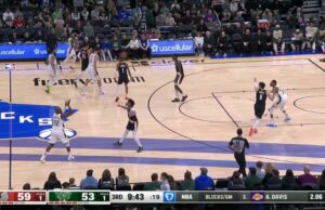 ¡Khris Middleton con la gran asistencia!