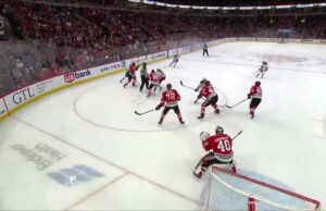 Jonny Brodzinski con un gol contra Chicago Blackhawks