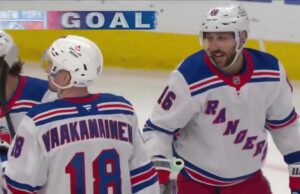 Vincent Trocheck con un gol contra Chicago Blackhawks