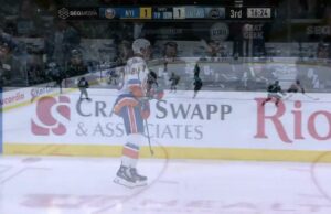 Brock Nelson con un gol contra Utah Hockey Club