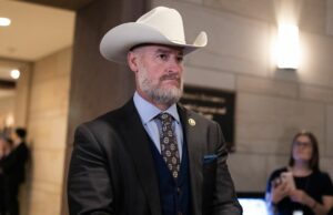 La Cámara aprueba un proyecto de ley para restringir la participación trans en los deportes