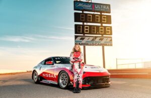 El Nissan Z de Emelia Hartford bate el récord mundial del cuarto de milla
