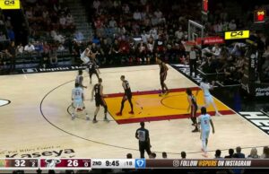 Keldon Johnson con el 2 PT