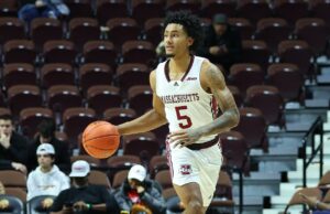 UMass gana 82-60 sobre La Salle