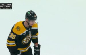 Morgan Geekie con un gol contra Colorado Avalanche