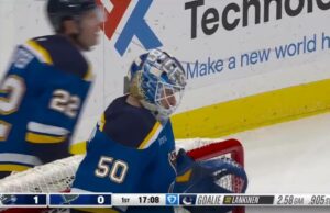 Conor Garland con un gol contra St. Louis Blues