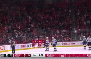 Elmer Soderblom con un gol contra Los Angeles Kings