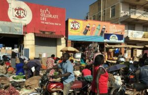 World News en breve: brote de virus mortal en Uganda, $ 500 millones de apelación de derechos humanos, las leyes de Lèse-Majesté de Tailandia en el centro de atención