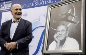 Patinador de figuras olímpicas, el botón de polla del comentarista muere a las 95