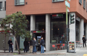 Cómo una tienda de delicatessen se convirtió en Suiza en las guerras de radio deportivas del Área de la Bahía