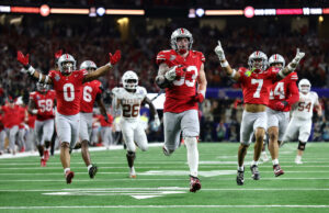 Playoff de fútbol americano universitario: el TD con devolución de balón suelto de Jack Sawyer consolida la victoria del Cotton Bowl de Ohio State sobre Texas