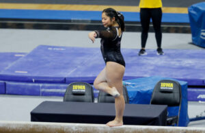 La atleta olímpica canadiense Cassie Lee se adapta al estilo de vida de estudiante-atleta en la Univ. de Iowa | Revista internacional de gimnastas en línea