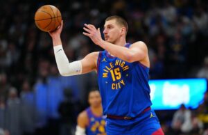 Nikola Jokić golpea la chicharra de 66 pies y hace historia mientras los Denver Nuggets superan a los Sacramento Kings