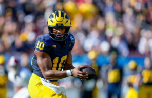 El ex mariscal de campo de Michigan Alex Orji se transfiere a la UNLV