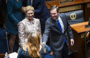Beshear de Kentucky habla de política y negocios en el Foro Económico Mundial • Kentucky Lantern
