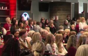 La USC celebra a las ex estudiantes-atletas durante el 50 aniversario del deporte femenino