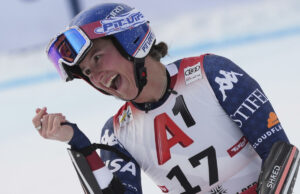 Lauren Macuga gana una carrera superG de la Copa del Mundo con Lindsey Vonn en cuarto lugar en un día estelar para el equipo de esquí de EE. UU.